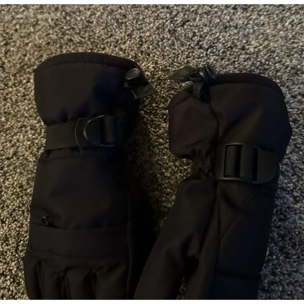 3M Thinsulate boys black Winter Gloves Size Small‎